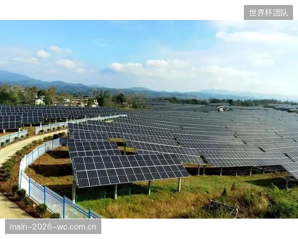 光伏技术的代际竞争延伸至体育赛道，建材成本的下降曲线决定市场渗透速度