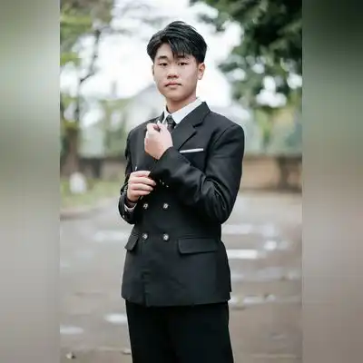 屈露云